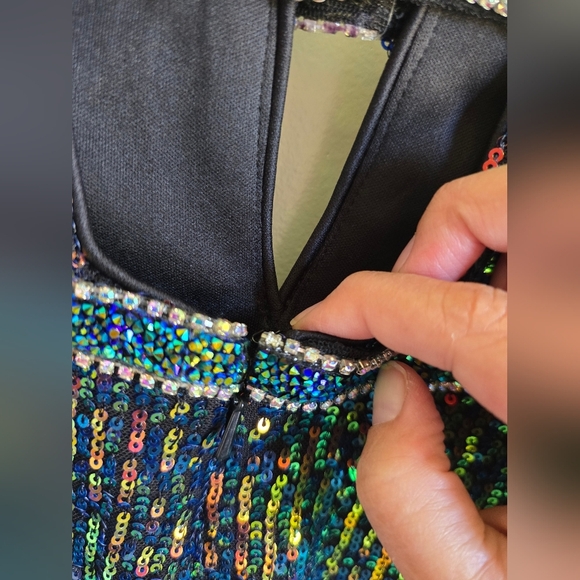 Mac Duggal, Mini Sequined Dress with Plunging Neckline, Black Multi, Size 4, NWT - Picture 12 of 13